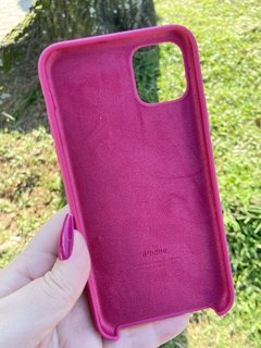 Silicone Case - iPhone 11 Pro Max - Aberta Embaixo - Magenta - comprar online