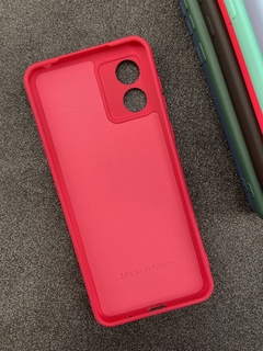 Case Veludo - Motorola E13 - Com proteção na câmera - Rosa Choque - comprar online