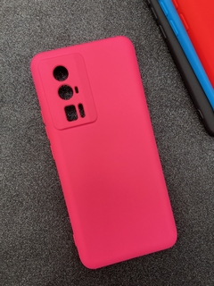 Case Veludo - Xiaomi Poco F5 Pro - Com Proteção Na Câmera - Pink