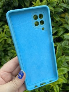 Case Veludo - Samsung M62 - com proteção na câmera - Azul Claro - comprar online