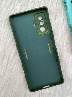 Case Veludo - Xiaomi Poco F4 GT - Com Proteção Na Câmera - Verde Escuro - comprar online