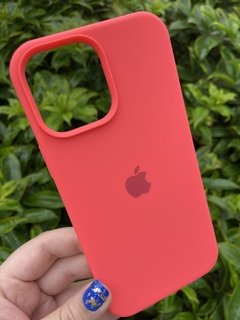 Silicone Case - iPhone 13 Pro - Fechada Embaixo - Rosa Chiclete
