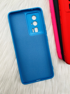 Case Veludo - Xiaomi Poco F5 Pro - Com Proteção Na Câmera - Azul - comprar online