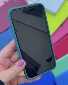 Silicone Case - iPhone 11 - Fechada Embaixo E Na Câmera - Verde Escuro - comprar online