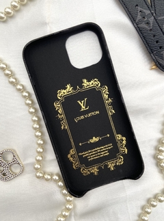 Case LV Couro - iPhone 13 Pro - Preto - comprar online