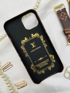 Case LV Quadriculado Couro - iPhone 13 - Marrom - comprar online