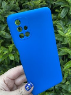 Case Veludo - Samsung M51 - Com proteção na câmera - Azul Escuro