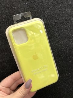 Silicone Case - iPhone 11 Pro - Fechada Embaixo - Cachorro Alpha