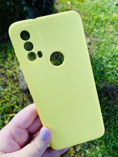 Case Veludo - Motorola E20 / E40 - Com proteção na câmera - Amarelo