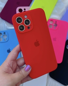 Silicone Case - iPhone 15 Pro Max - Fechada Embaixo E Na Câmera - Vermelho