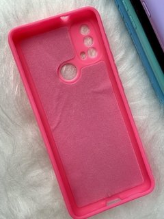 Case Veludo - Motorola E20 / E40 - Com proteção na câmera - Pink - comprar online