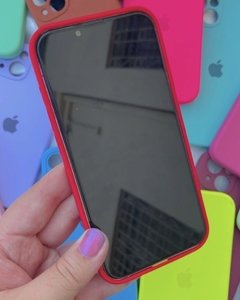 Silicone Case - iPhone 13 - Fechada Embaixo E Na Câmera - Vermelho - comprar online