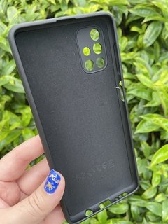 Case Veludo - Samsung M51 - Com proteção na câmera - Preto - comprar online