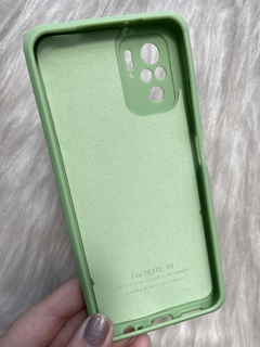 Case Veludo - Xiaomi Redmi Note 10 / 10 S - Com Proteção Na Câmera - Verde Claro - comprar online