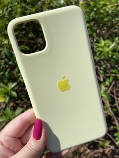 Silicone Case - iPhone 11 Pro Max - Aberta Embaixo - Amarelo Limão