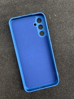 Case Veludo - Samsung A24 - Com Proteção Na Câmera - Azul - comprar online