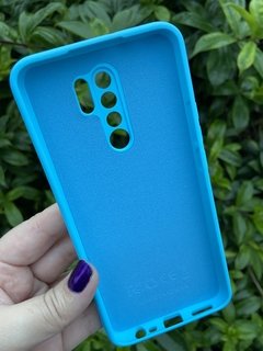 Case Veludo - Xiaomi Redmi 9 - Com Proteção Na Câmera - Azul Claro - comprar online