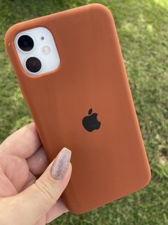 Silicone Case - iPhone 11 - Fechada Embaixo - Marrom
