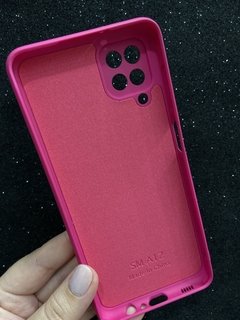 Case Veludo - Samsung A12 - Com proteção na câmera - Rosa Barbie - comprar online