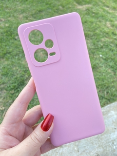 Case Veludo - Xiaomi Redmi Note 12 Pro Plus - Com Proteção Na Câmera - Rosa Bebê