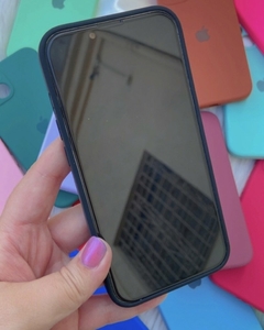 Silicone Case - iPhone 15 - Fechada Embaixo E Na Câmera - Preto - comprar online