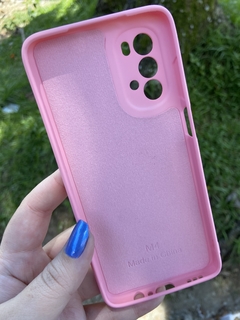 Case Veludo - Motorola G52 / G82 - Com proteção na câmera - Rosa Bebê - comprar online