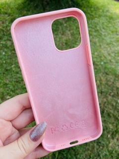 Silicone Case - iPhone 14 Pro - Fechada Embaixo - Rosa Bebê - comprar online