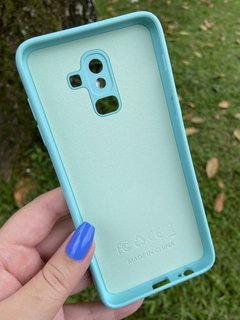 Case Veludo - Samsung Galaxy J8 - Com proteção na câmera - Turquesa - comprar online