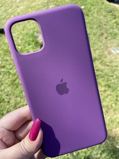 Silicone Case - iPhone 11 Pro Max - Aberta Embaixo - Roxo