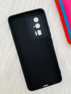 Case Veludo - Xiaomi Poco F5 Pro - Com Proteção Na Câmera - Preto - comprar online
