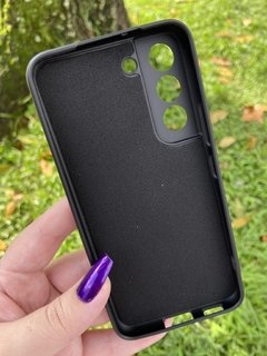 Case Veludo - Samsung S22 Plus - Com Proteção Na Câmera - Preto - comprar online