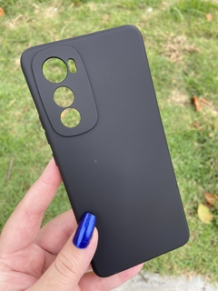 Case Veludo - Motorola Edge 30 - Com proteção na câmera - Preto