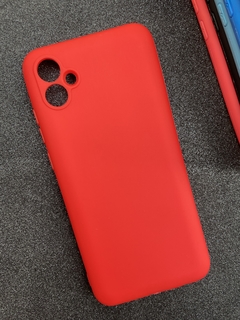 Case Veludo - Samsung A04 / A04 E - Com proteção na câmera - Vermelho