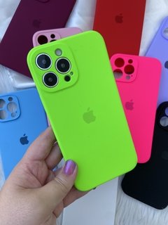 Silicone Case - iPhone 13 Pro - Fechada Embaixo E Na Câmera - Verde Neon
