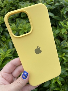 Silicone Case - iPhone 12 / 12 Pro - Fechada Embaixo - Amarelo
