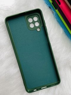 Case Veludo - Samsung M32 - Com proteção na câmera - Verde Escuro - comprar online