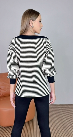 Blusa alongada decote canoa listrada - comprar online