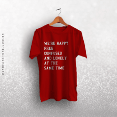 CAMISETA WE'RE HAPPY, FREE, CONFUSED AND LONELY - dear fan store