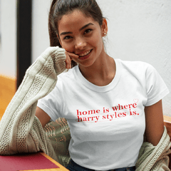 CAMISETA HOME IS WHERE HARRY STYLES IS.