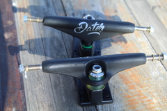 Juego de Trucks Dater negro mate 159 mm en internet