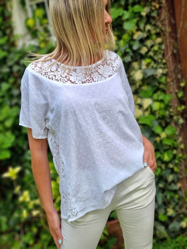 Blusas con puntillas blancas deals