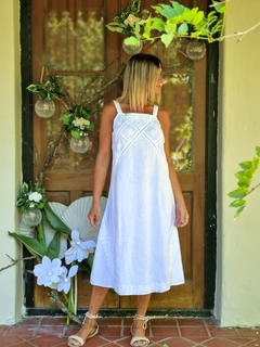 VESTIDO DE LINO PUNTILLAS Y BORDADOS 66029