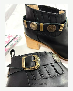 > Bota ANA Cuero Cinto Desmontable Talles Grandes Mujer negra - comprar online