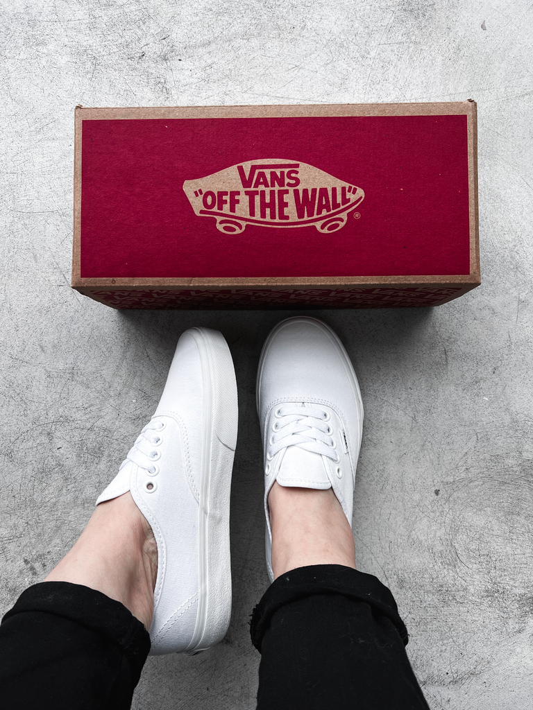 Tênis authentic branco 2025