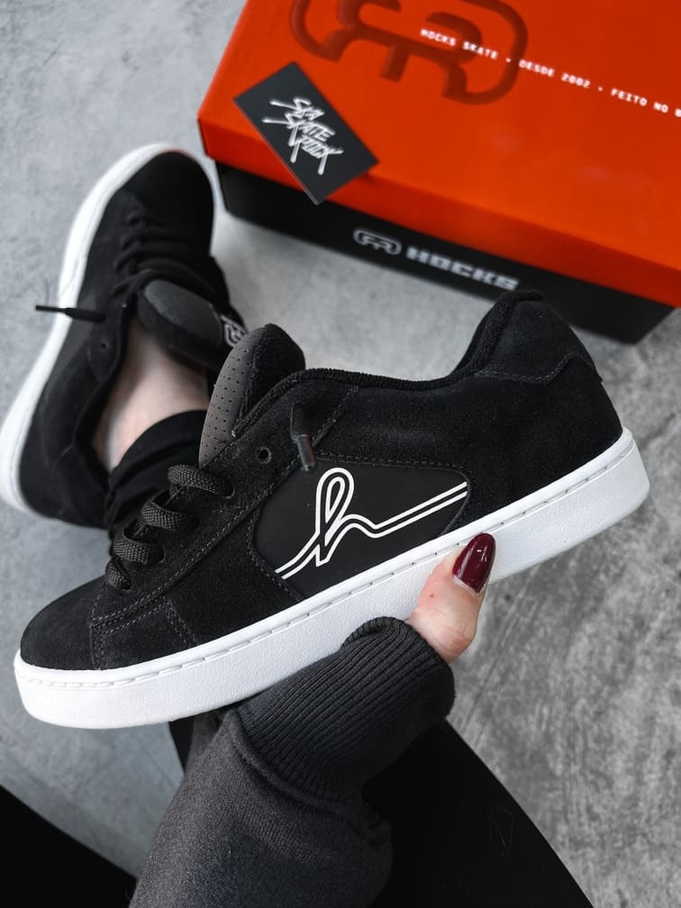 Tenis skate preto e branco hot sale