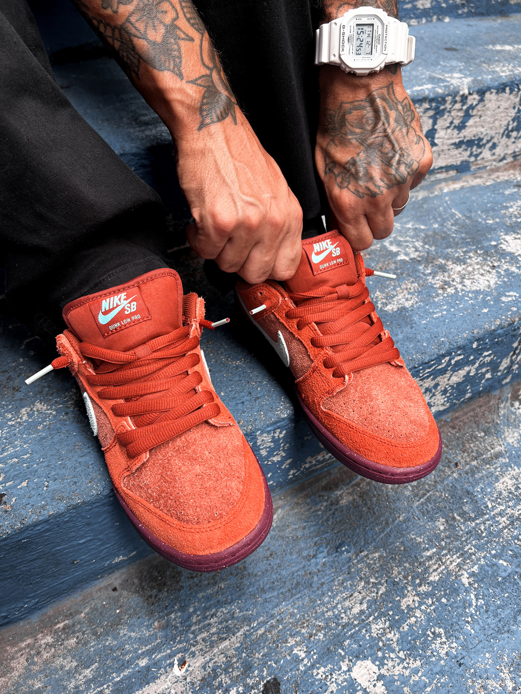Red hotsell nike sbs