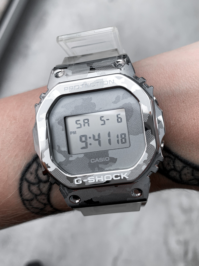 Relógio G-Shock Digital GM-5600SCM-1DR Prata Camuflado