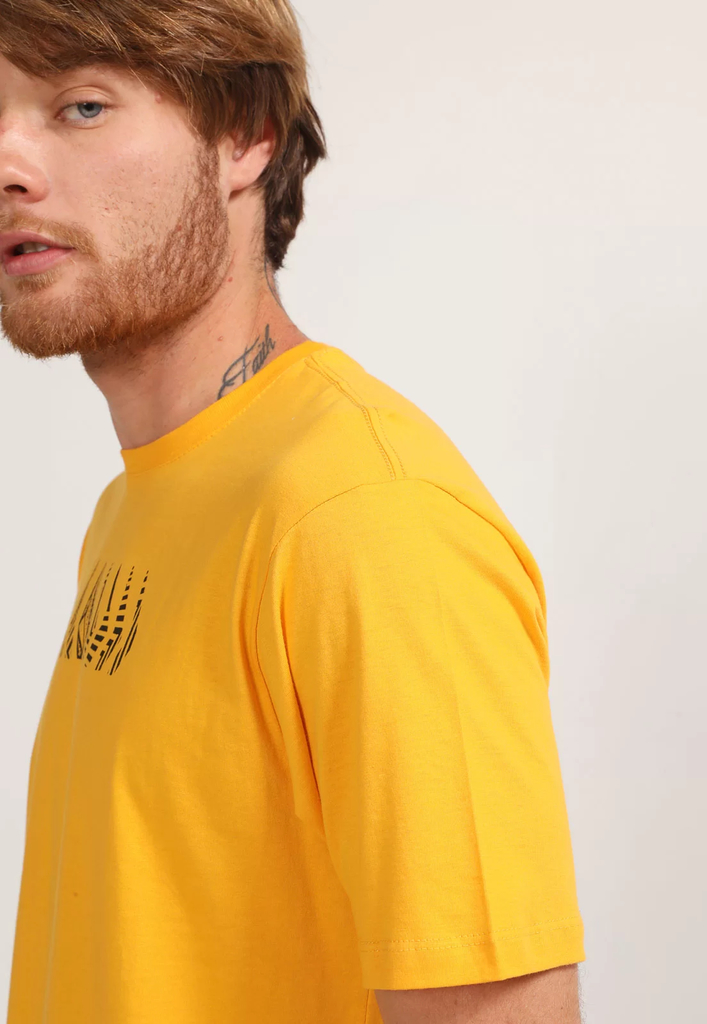 Camiseta Plus Size Volcom Mc Traces Amarela