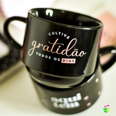 CANECA EMPILHADA DUPLA 210ML FRASES - CULTIVAR A GRATIDAO na internet