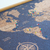 Quadro Decorativo Mapa-múndi Cortiça Luxo - Médio (63 x 46 cm) - Maperia - Mapas, Murais e Alfinetes exclusivos para marcar suas viagens